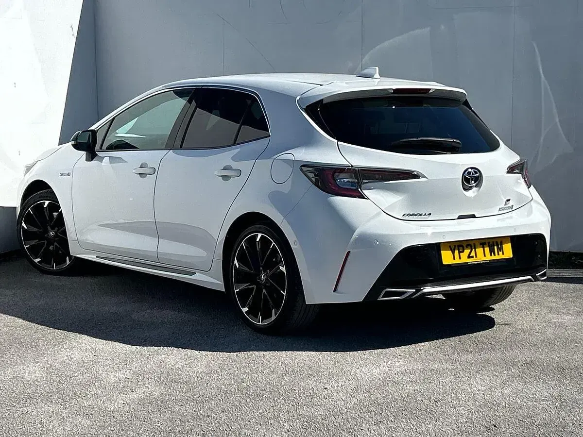 Used Toyota Corolla Sport 184 HP (135 kW) 2021 White Hatchback