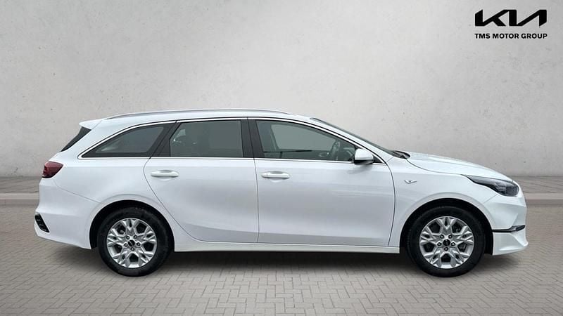 Used Kia Ceed 2025 White Hatchback