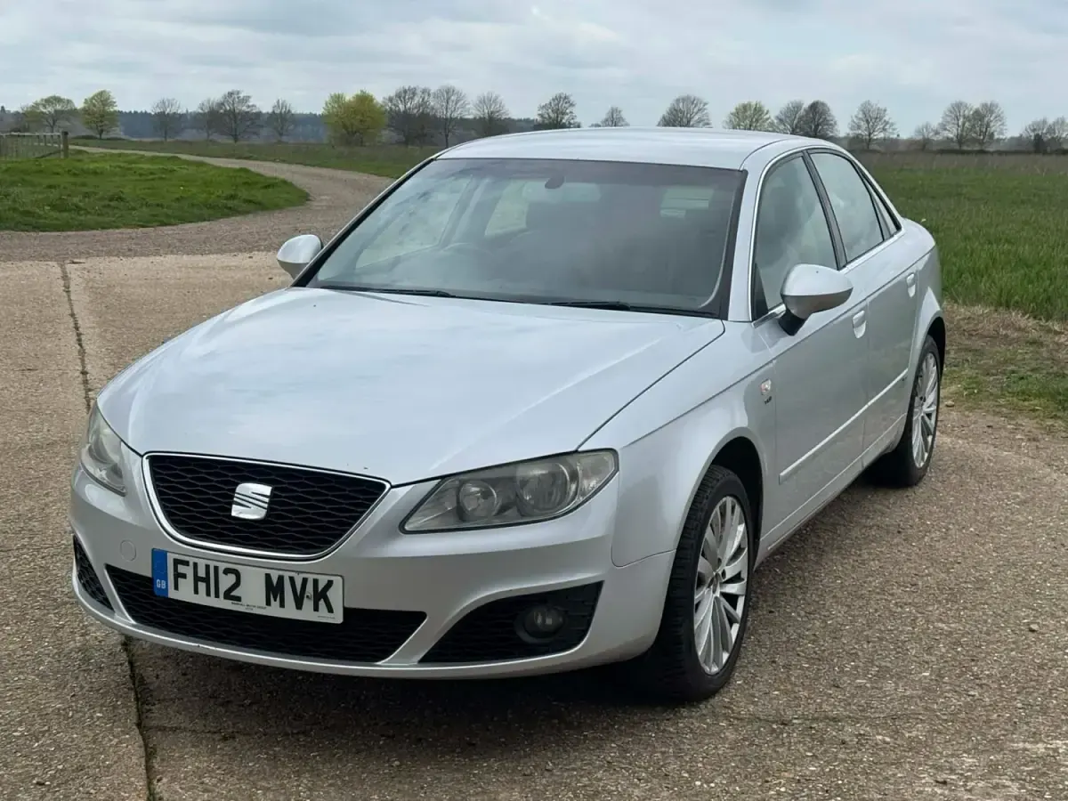 Używany Seat Exeo SE 143 KM (105 kW) 2012 Srebrny Sedan/Limuzyna