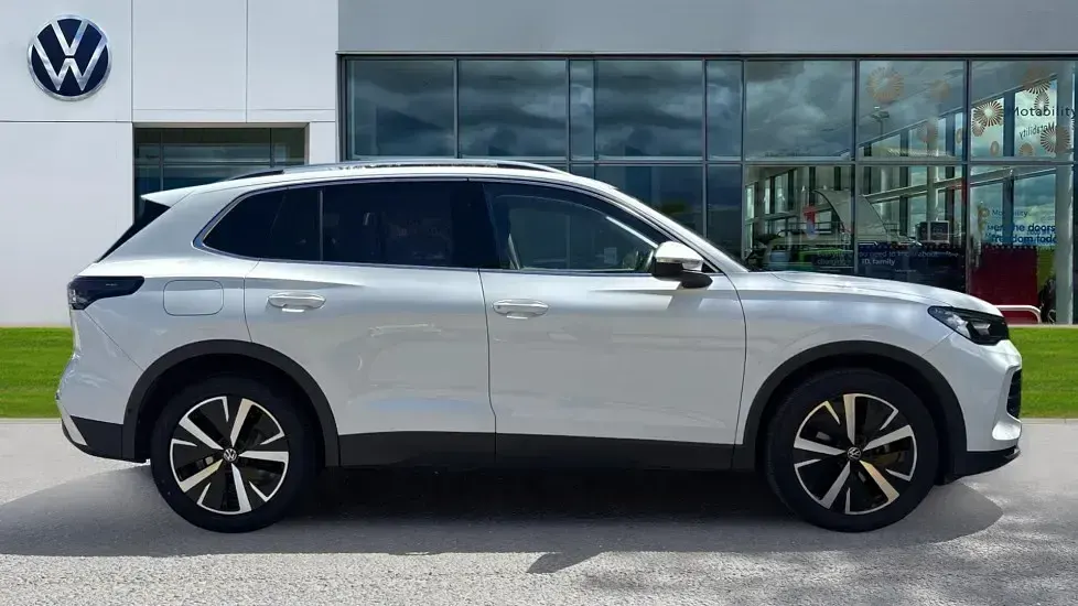 Used VW Tiguan Edition 150 HP (110 kW) 2024 Pure white SUV