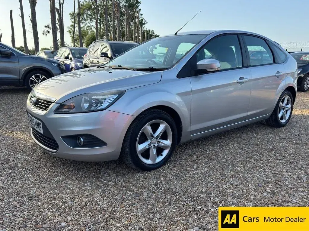 Used Ford Focus Zetec 100 HP (73 kW) 2009 Silver Hatchback