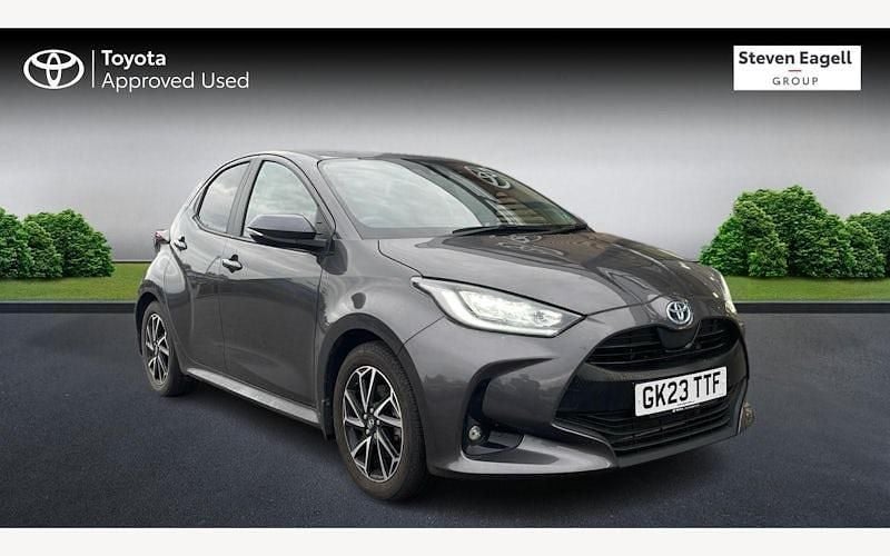 Used 2025 Toyota Yaris Hybrid Design Hatchback | £18,795 (Good price) - Image 1/3