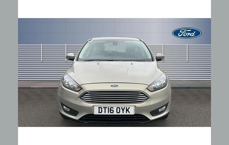 Used Ford Focus Zetec 100 HP (73 kW) 2016 Silver Hatchback