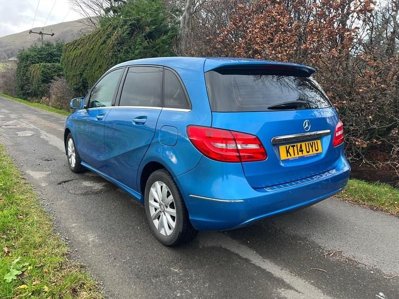 Used Mercedes B180 SE 2014 Blue MPV