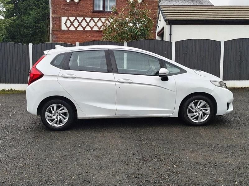 Used Honda Jazz SE 2015 White Hatchback