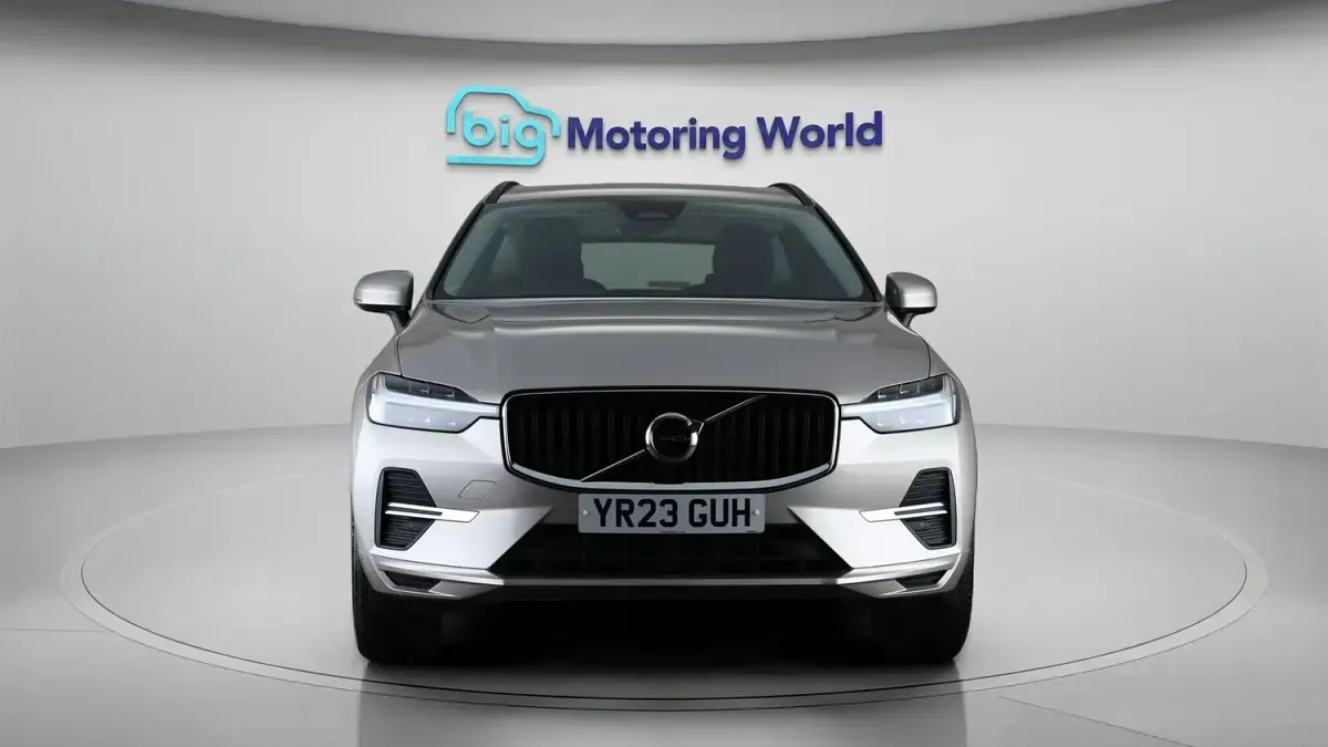 Used Volvo XC60 Core 250 HP (183 kW) 2023 Gold SUV