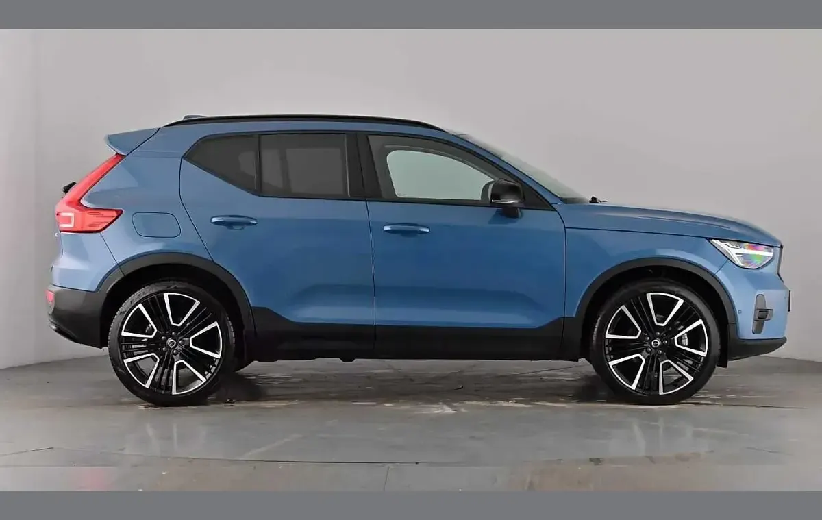 Used Volvo XC40 Ultra 197 HP (144 kW) 2025 Fjord blue SUV