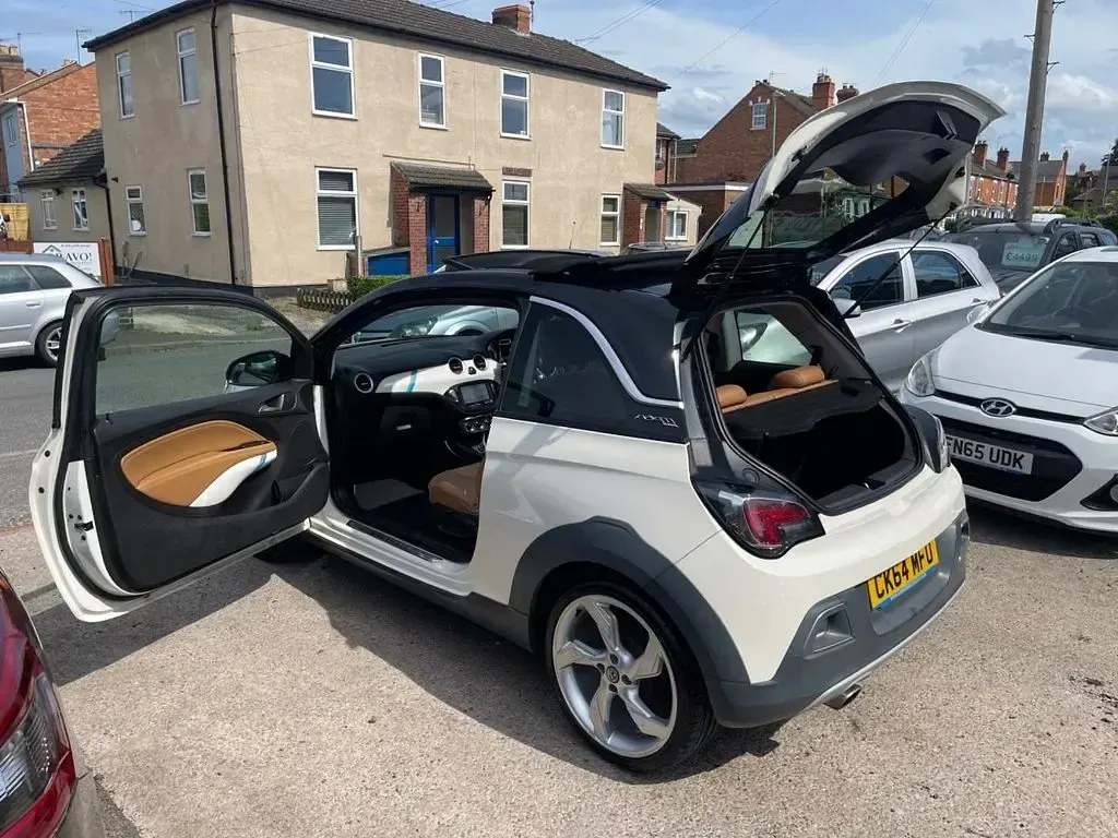 Used Vauxhall Adam Rocks 87 HP (63 kW) 2014 White Hatchback