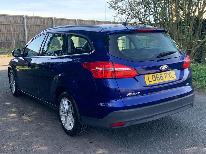 Used Ford Focus Zetec 125 HP (91 kW) 2017 Blue Estate