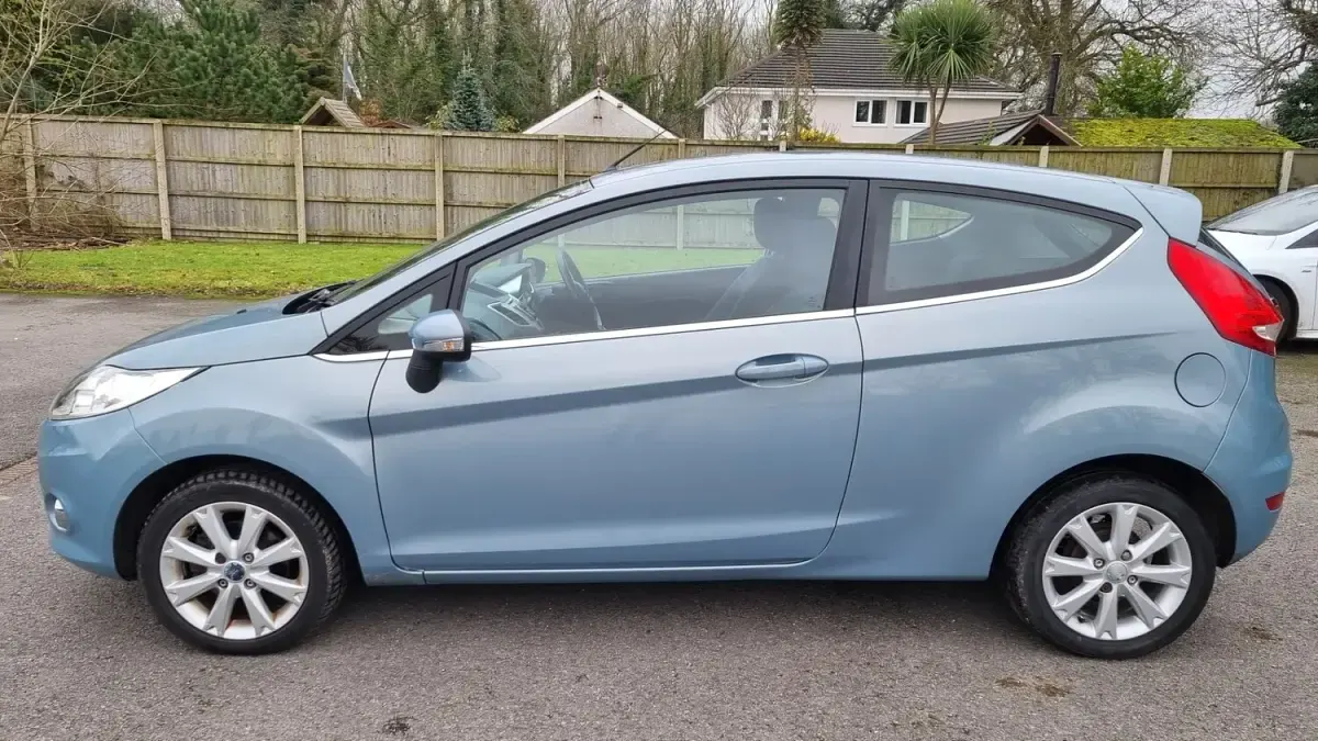Used Ford Fiesta Zetec 96 HP (70 kW) 2010 Blue Hatchback
