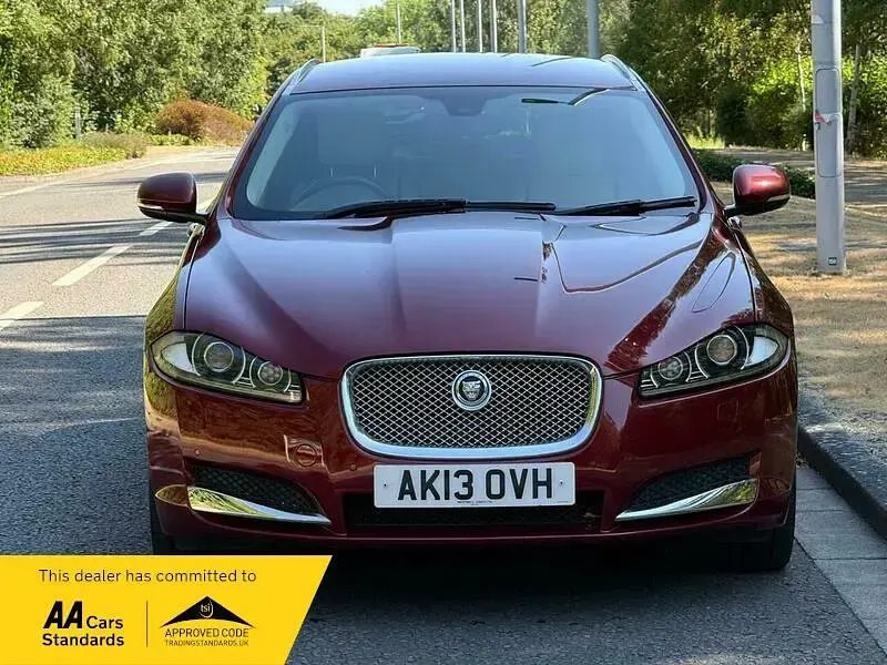 Used Jaguar XF Sportbrake Portfolio 200 HP (147 kW) 2013 Red Estate