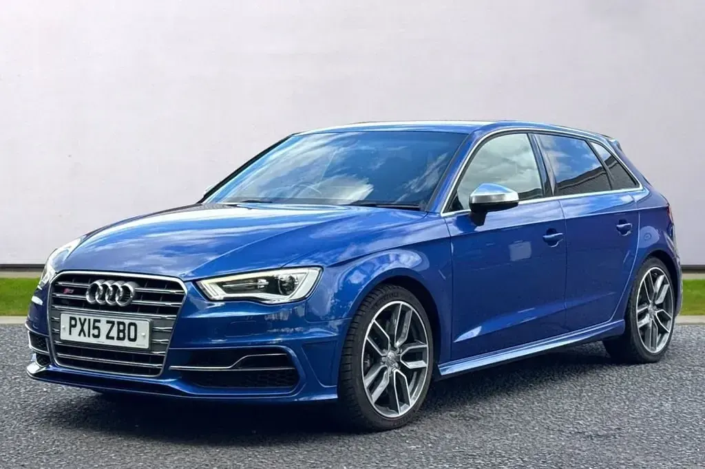 Begagnad Audi S3 Sportback Design 300 HK (220 kW) 2015 Blå Halvkombi