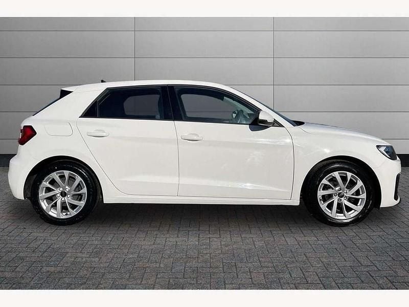 Used Audi A1 Sport 95 HP (69 kW) 2024 White SUV