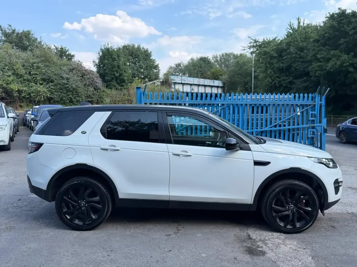 Used Land Rover Discovery 5 HSE 2017 White SUV