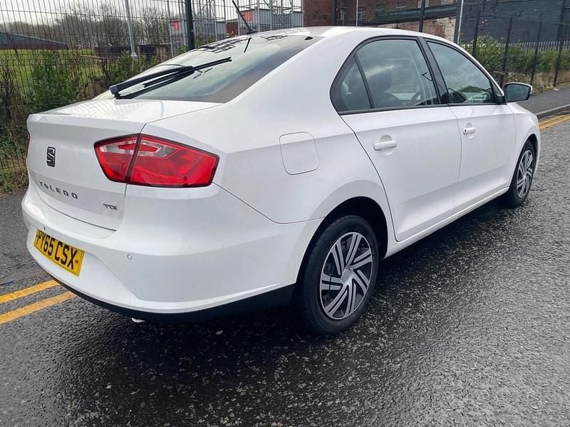 Used Seat Toledo Ecomotive 2015 White Hatchback