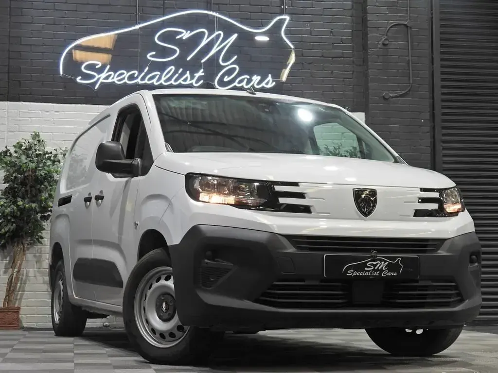 Used Peugeot Partner S 131 HP (96 kW) 2024 White MPV