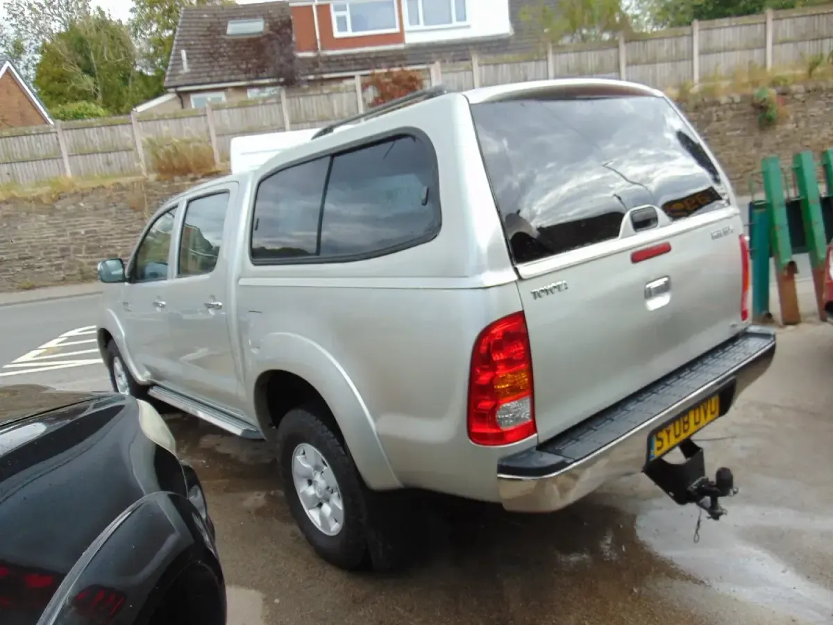 Used Toyota HiLux 171 HP (125 kW) 2008 Silver Pickup