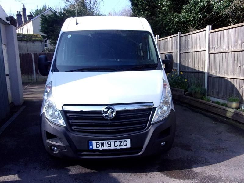 Second-hand Vauxhall Movano 130 CP (95 kW) 2019 Alb Monovolum