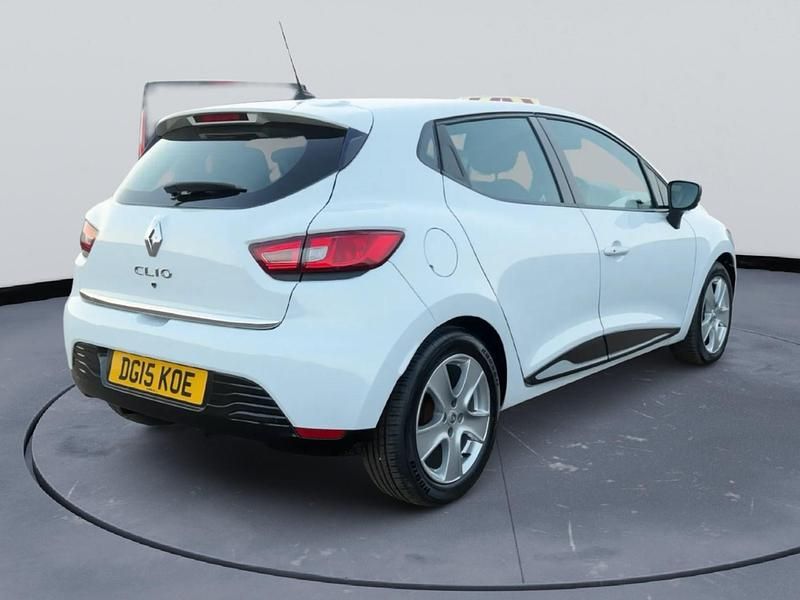 Used Renault Clio IV Dynamique 2015 White Hatchback