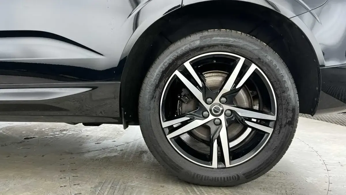 Used Volvo XC60 R-Design 194 HP (142 kW) 2022 Black SUV
