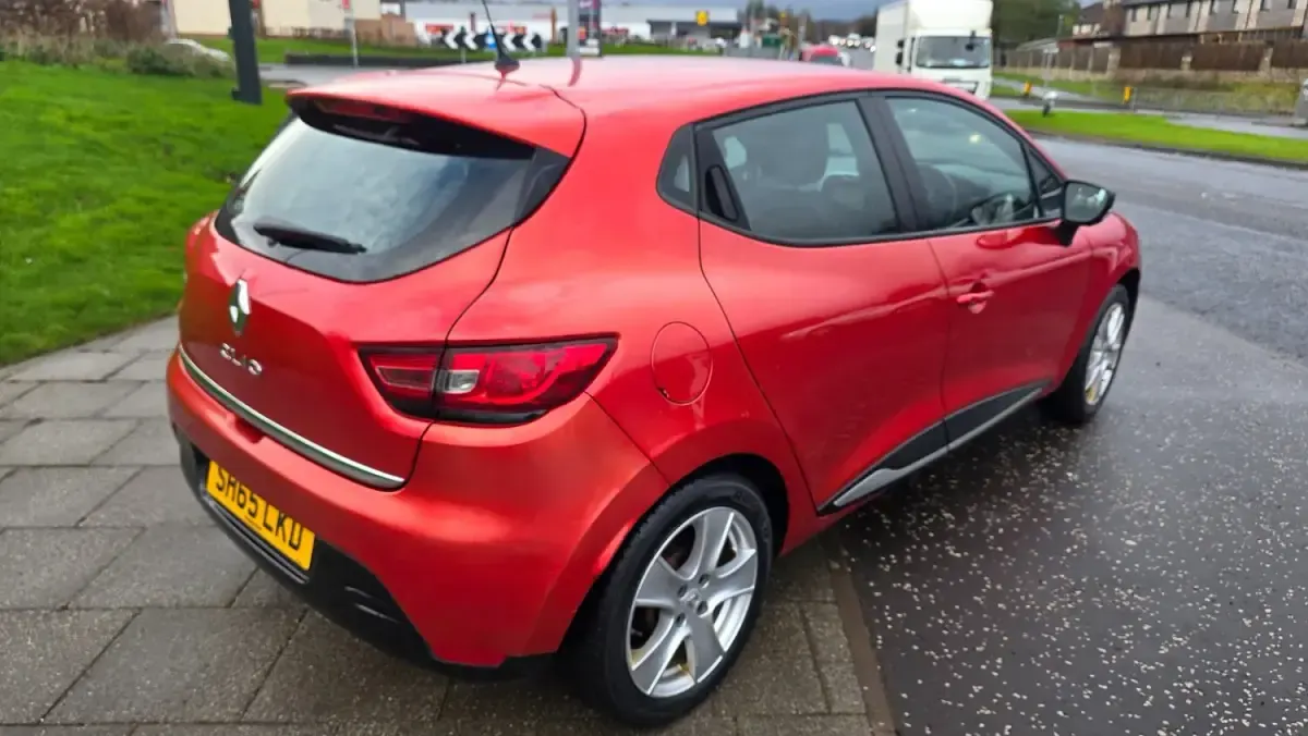 Used Renault Clio Dynamique 75 HP (55 kW) 2016 Red Hatchback