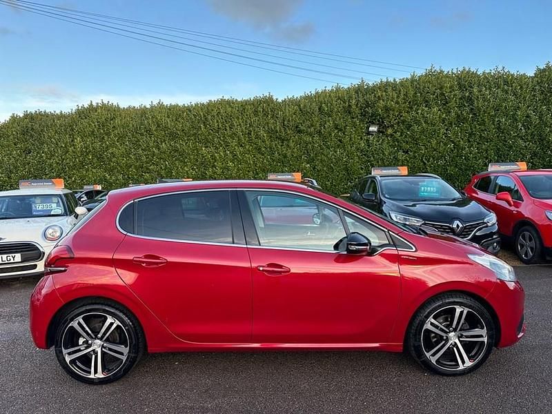 Used Peugeot 208 GT-line 2016 Red Hatchback