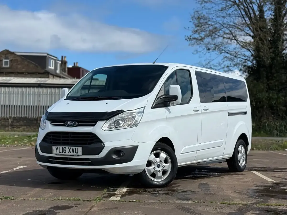 Used Ford Tourneo Custom Titanium 130 HP (95 kW) 2016 White Van