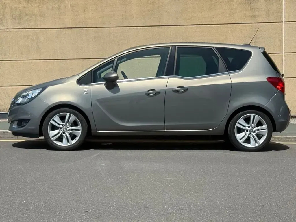 Used Vauxhall Meriva 120 HP (88 kW) 2016 Brown MPV