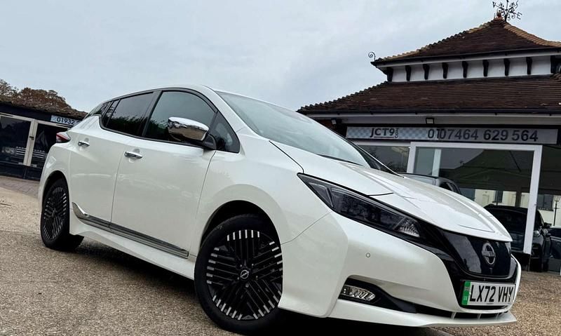 Begagnad Nissan Leaf Tekna 110 kW (150 HK) 2022 Vit Halvkombi
