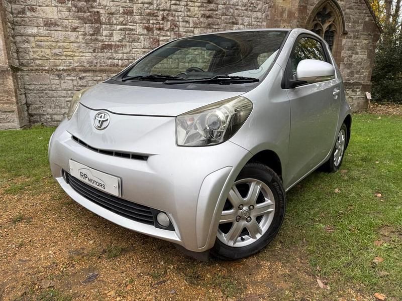 Used Toyota iQ 68 HP (50 kW) 2009 Silver Hatchback