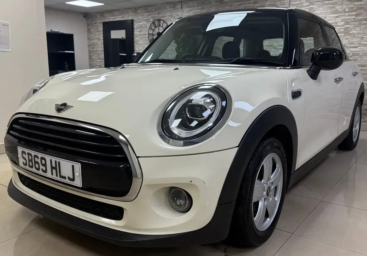 Used Mini Cooper Classic 2019 White Hatchback