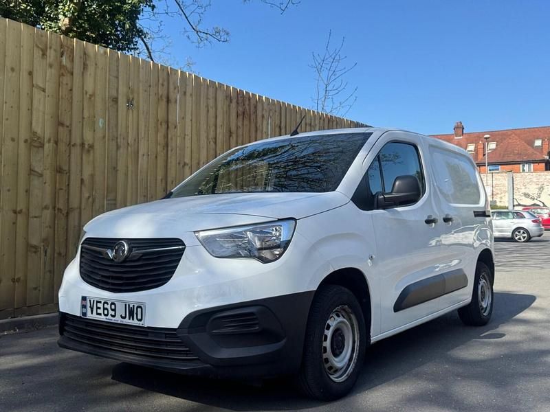Used Vauxhall Combo Edition 100 HP (73 kW) 2019 White MPV