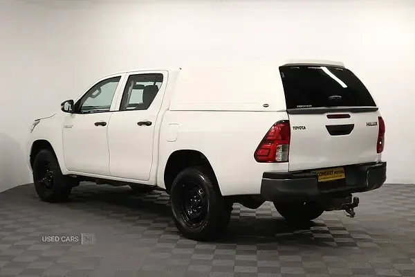 Used Toyota HiLux Active 150 HP (110 kW) 2022 White Pickup