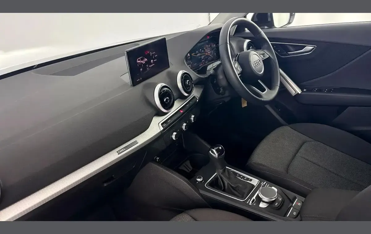 Usado Audi Q2 Sport 150 HP (110 kW) 2024 Preto SUV