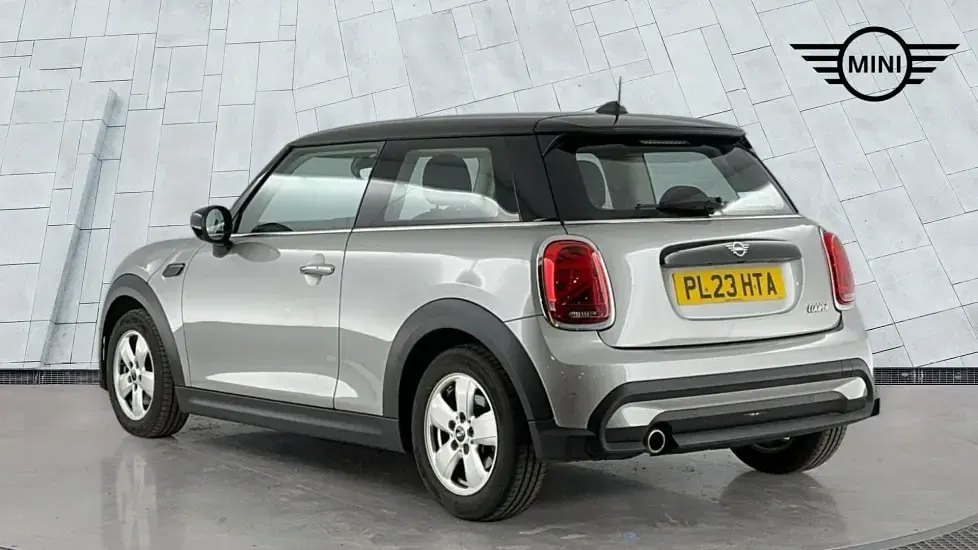 Używany Mini Cooper Classic 134 KM (98 kW) 2023 Srebrny Hatchback