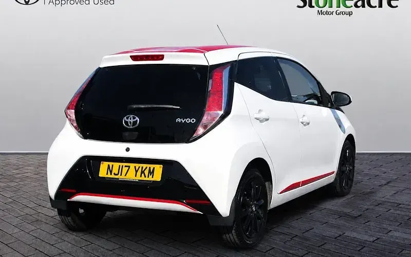 Used Toyota Aygo x-press 69 HP (50 kW) 2017 White Hatchback