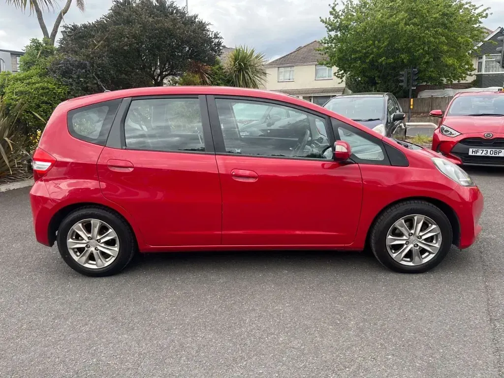Used Honda Jazz ES 99 HP (72 kW) 2012 Red Hatchback