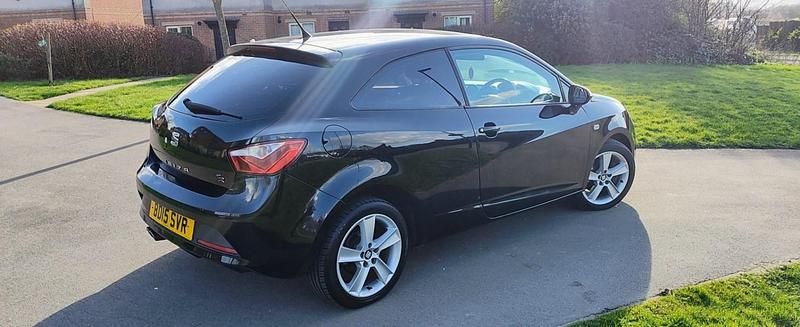 Usado Seat Ibiza FR 105 CV (77 kW) 2015 Negro Utilitario