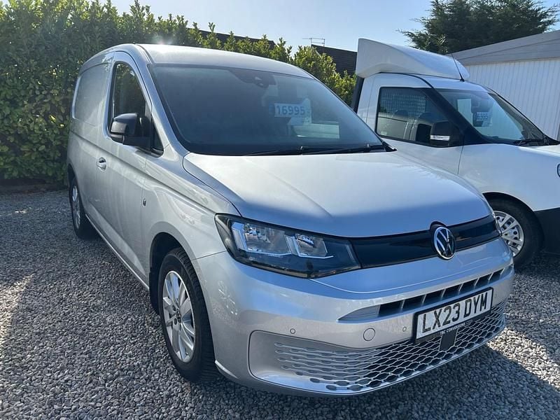 Usado VW Caddy Pro 102 HP (75 kW) 2023 Prateado Monovolume