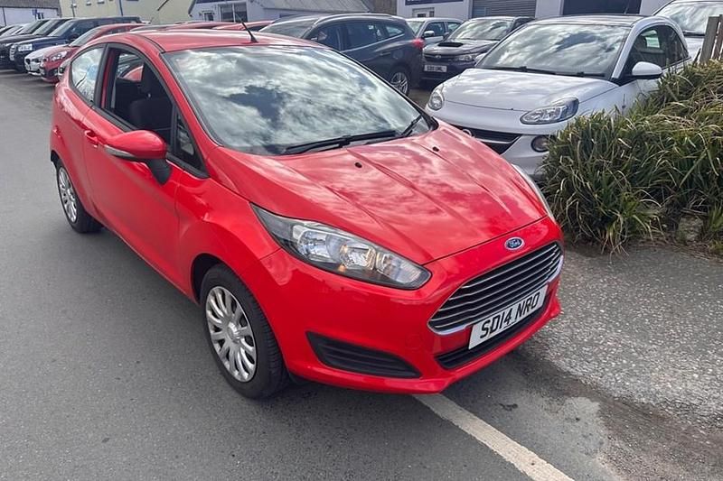 Used Ford Fiesta Style 82 HP (60 kW) 2014 Red Hatchback