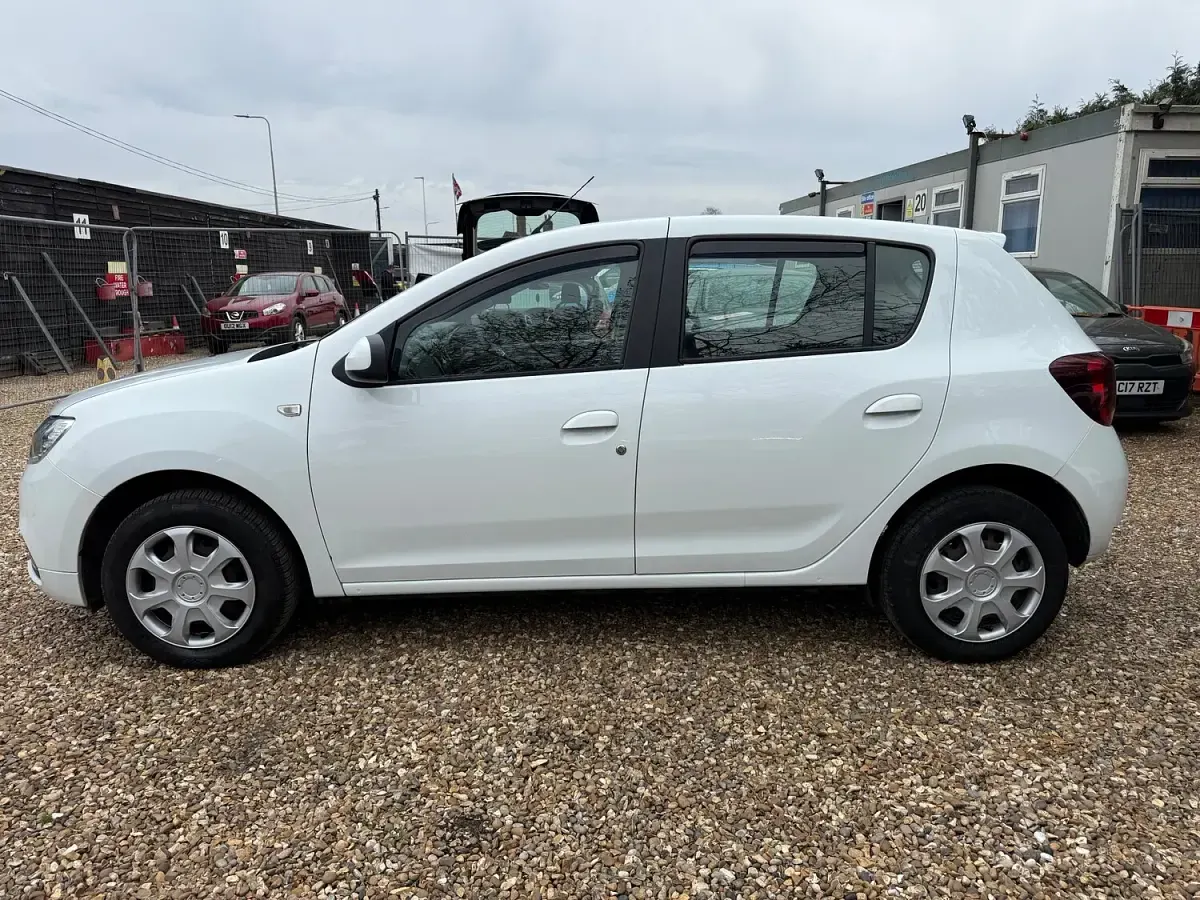 Used Dacia Sandero Comfort 75 HP (55 kW) 2019 White Hatchback