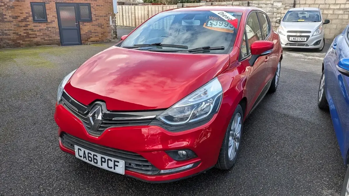 Used Renault Clio Dynamique 2017 Red Hatchback