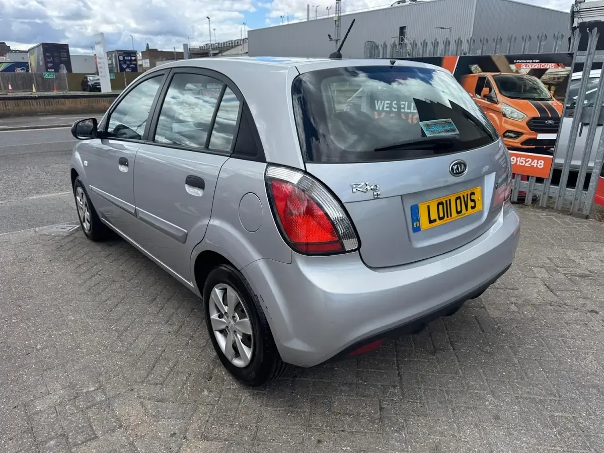 Used Kia Rio 109 HP (80 kW) 2011 Silver Hatchback