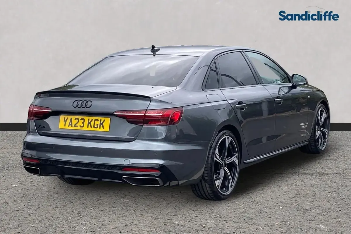 Begagnad Audi A4 Black Edition 150 HK (110 kW) 2025 Grå Sedan