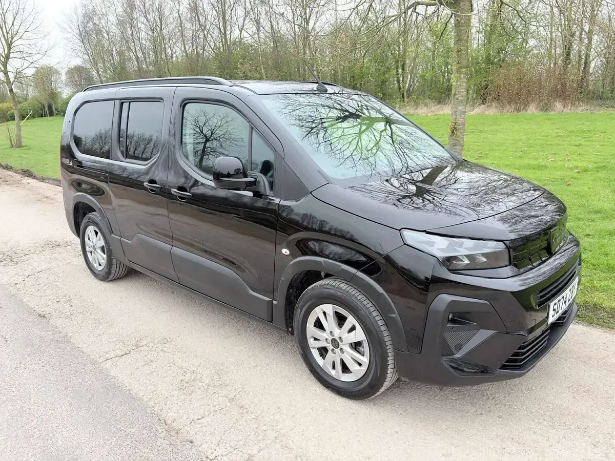 Used Peugeot Rifter Allure 100 HP (73 kW) 2024 Black MPV