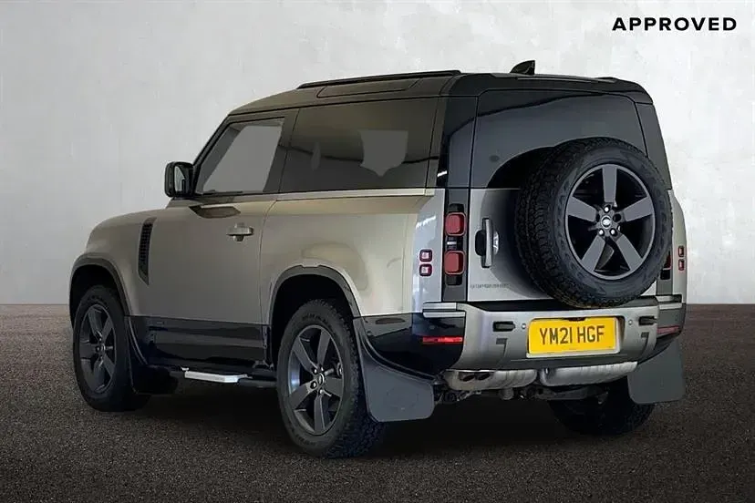 Used Land Rover Defender SE Dynamic 249 HP (183 kW) 2021 Silicon silver SUV