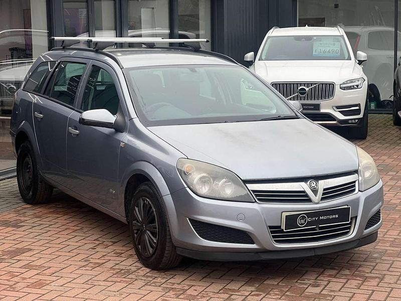 Used Vauxhall Astra 110 HP (80 kW) 2014 Grey Estate