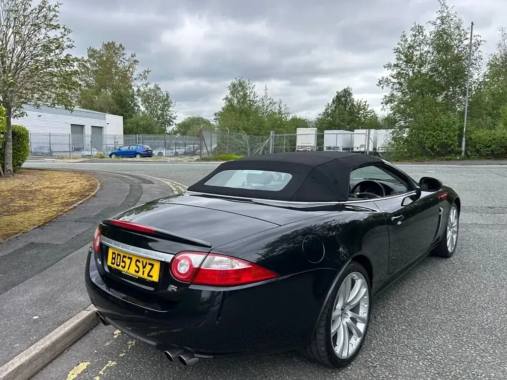 Usado Jaguar XKR Supercharged 420 HP (308 kW) 2007 Preto Cabrios