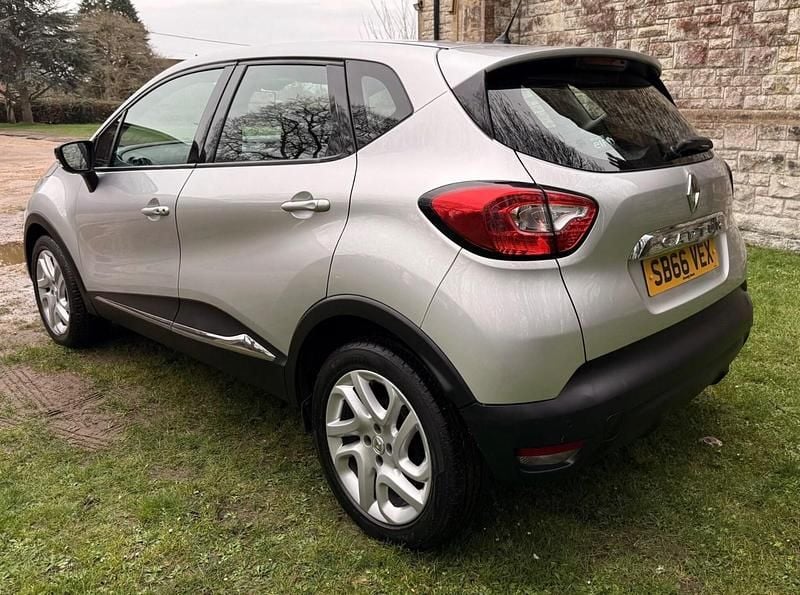 Used Renault Captur Dynamique 90 HP (66 kW) 2016 Silver SUV