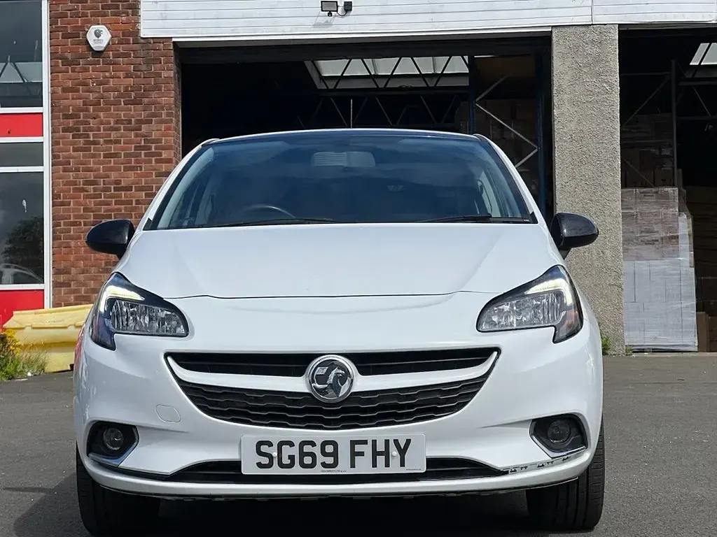 Used Vauxhall Corsa SRi 90 HP (66 kW) 2019 White Hatchback